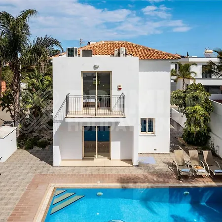 Vila Cherry Palm