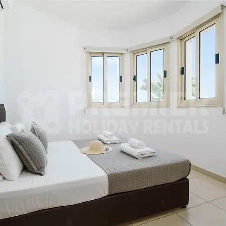 Cherry Palm Villa Protarász